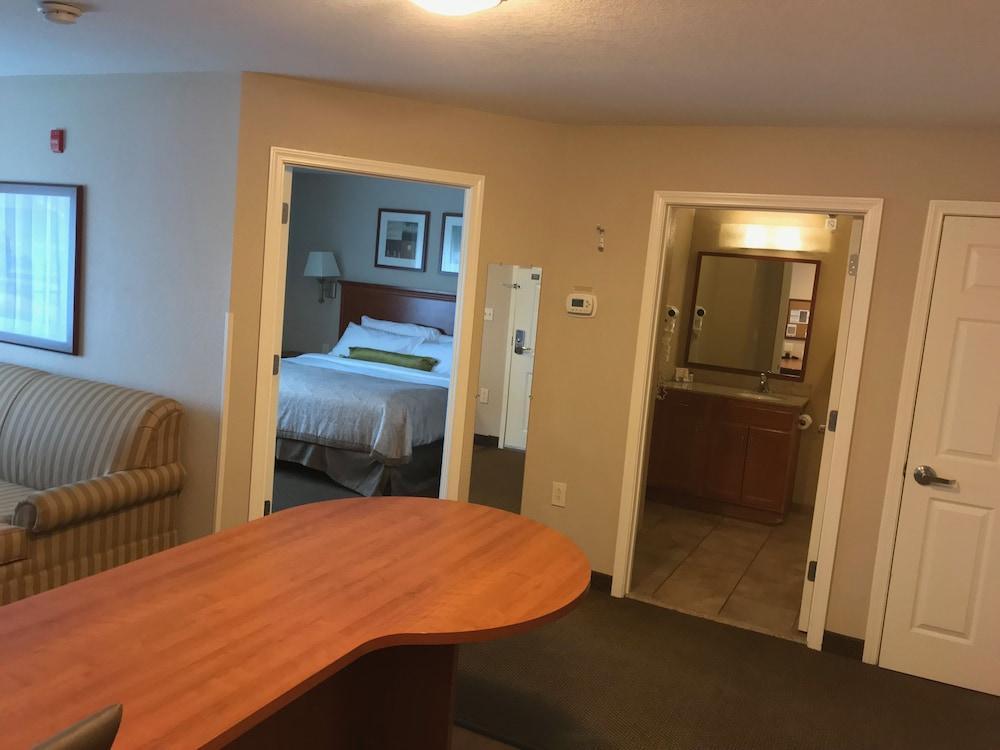 Candlewood Suites Kansas City Airport Екстер'єр фото