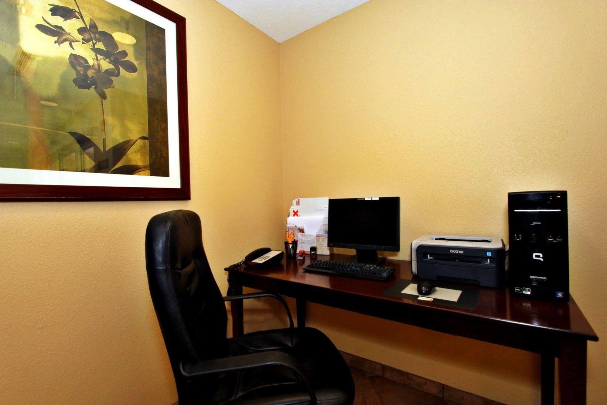 Candlewood Suites Kansas City Airport Екстер'єр фото