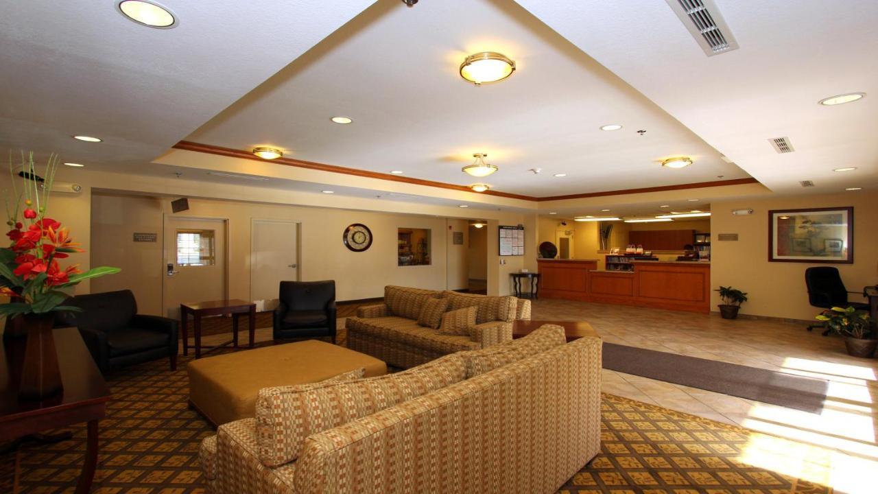 Candlewood Suites Kansas City Airport Екстер'єр фото