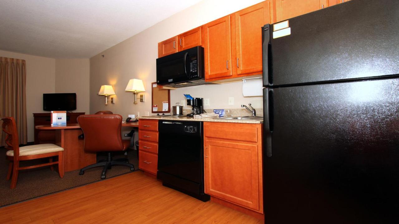 Candlewood Suites Kansas City Airport Екстер'єр фото